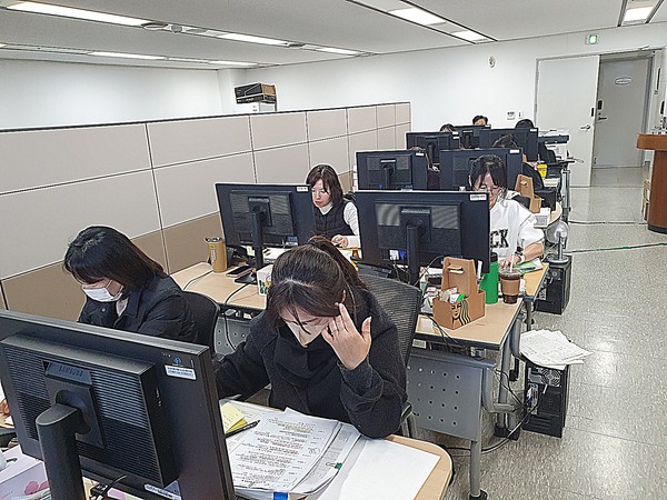 경북도 소방본부 구급상황관리센터는 3일부터 28일까지 도내 병·의원, 약국 등 4,800여 개소를 대상으로 2026년 대비 운영시간 및 진료과목 등 의료자원 정보 현행화를 위한 전수조사를 하고 있다고 밝혔다.