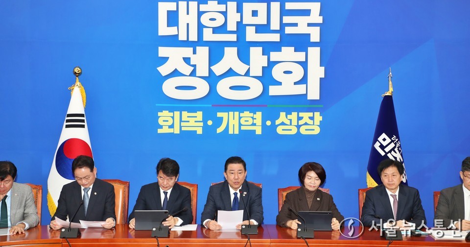 김병기 더불어민주당 원내대표가 25일 서울 여의도 국회에서 열린 원내대책회의에서 발언을 하고 있다. 2025.11.25, 사진=이민희 기자, snakorea.rc@gmail.com , *재판매 및 DB 금지