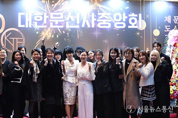 ‘문신사 제도 정착을 위한 정책토론회’가 25일 서울 여의도 페어몬트 엠버서더 호텔에서 열렸다. 이날 토론회는 ‘문신사 임시 면허 준비와 현장 실무 대응 과제’를 주제로 박주민 의원실 주최, 대한문신사중앙회 대한의사협회가 주관했다. 사진 신현성 기자 2025.11.26, snakorea.rc@gmail.com , *재판매 및 DB 금지