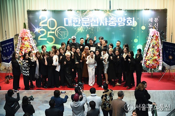 ‘문신사 제도 정착을 위한 정책토론회’가 25일 서울 여의도 페어몬트 엠버서더 호텔에서 열린 가운데, 박주민 국회보건복지위원장이 인사말 하고 있다. 이날 토론회는 ‘문신사 임시 면허 준비와 현장 실무 대응 과제’를 주제로 박주민 의원실에서 주최했고 대한문신사중앙회와 대한의사협회가 주관했다. 사진 신현성 기자2025.11.26, snakorea.rc@gmail.com , *재판매 및 DB 금지