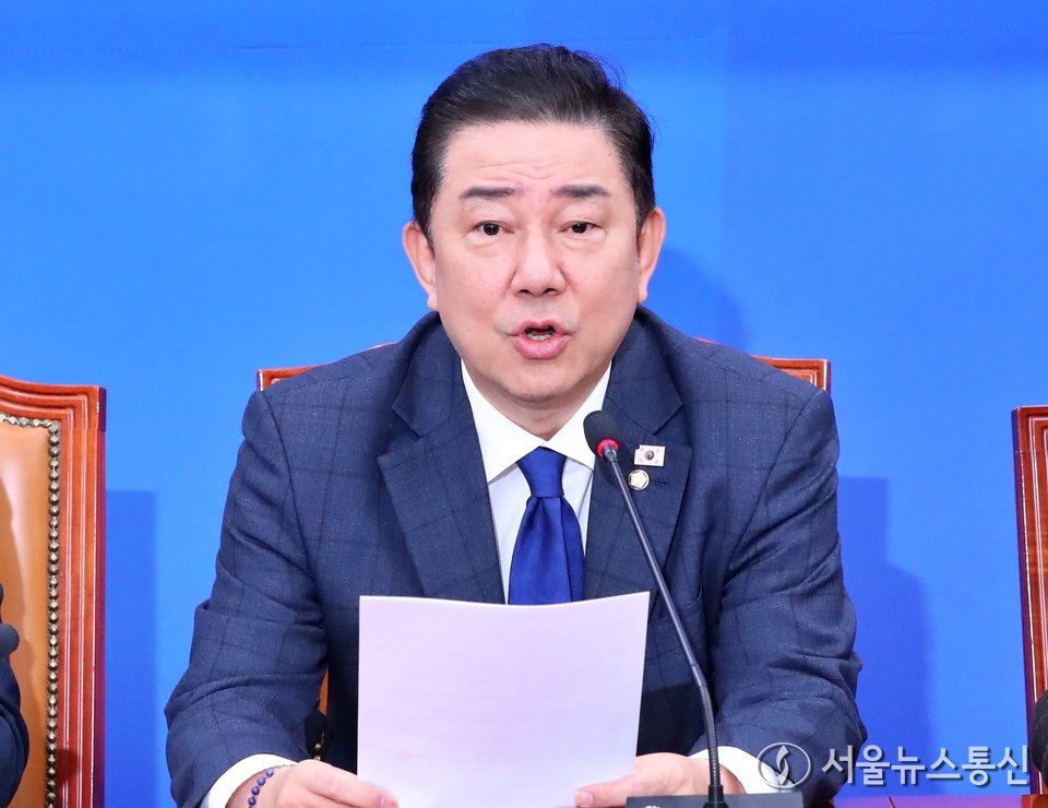 김병기 더불어민주당 원내대표가 25일 서울 여의도 국회에서 열린 원내대책회의에서 발언을 하고 있다. (2025.11.25) / 사진 = 서울뉴스통신 이민희 기자