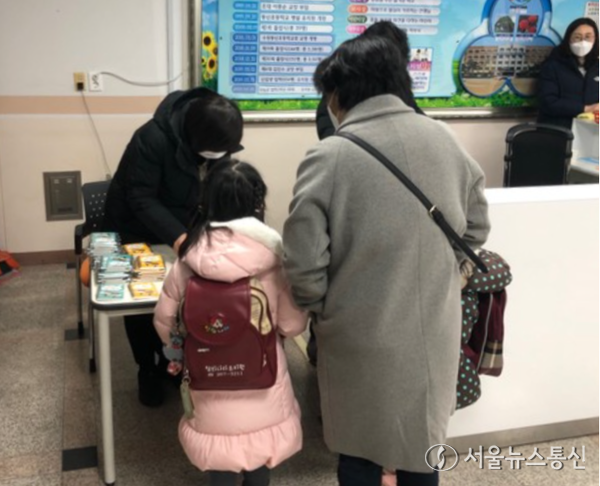 교육부는 26일 전국 시도교육청·지자체와 협력해 2026학년도 초등학교 취학통지 및 예비소집 절차를 본격 시행한다. (초등학교 예비소집) / 사진 = 서울뉴스스통신 DB