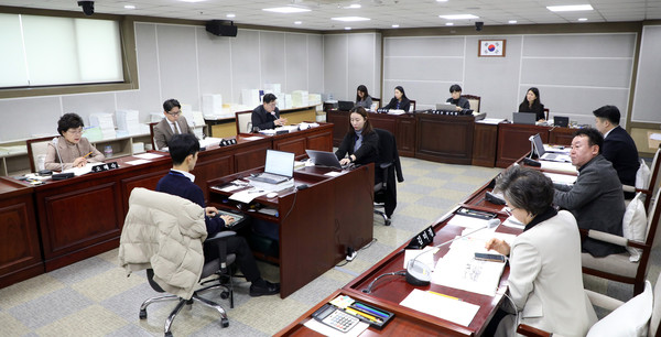 문화체육교육위원회 행정사무감사 [사진=수원특례시의회]